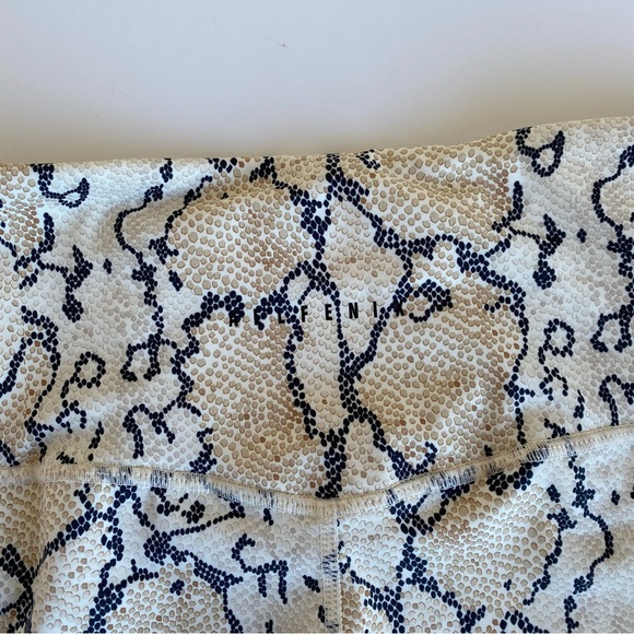 All Fenix White Python 7/8 Leggings Size Large - Picture 10 of 11